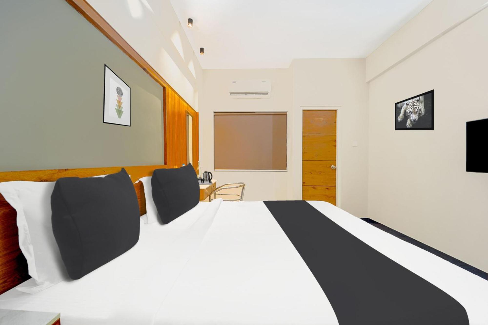Super O Broadway Ernakulam Hotel