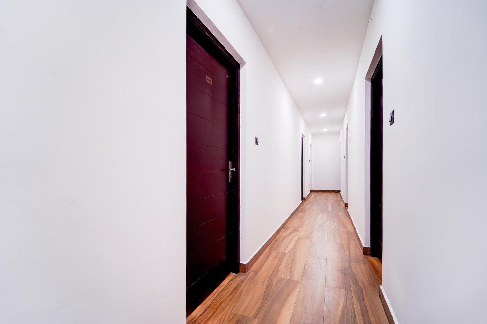 Hotel Super O Gandhi Nagar Near South Railway Backgate Kochi
