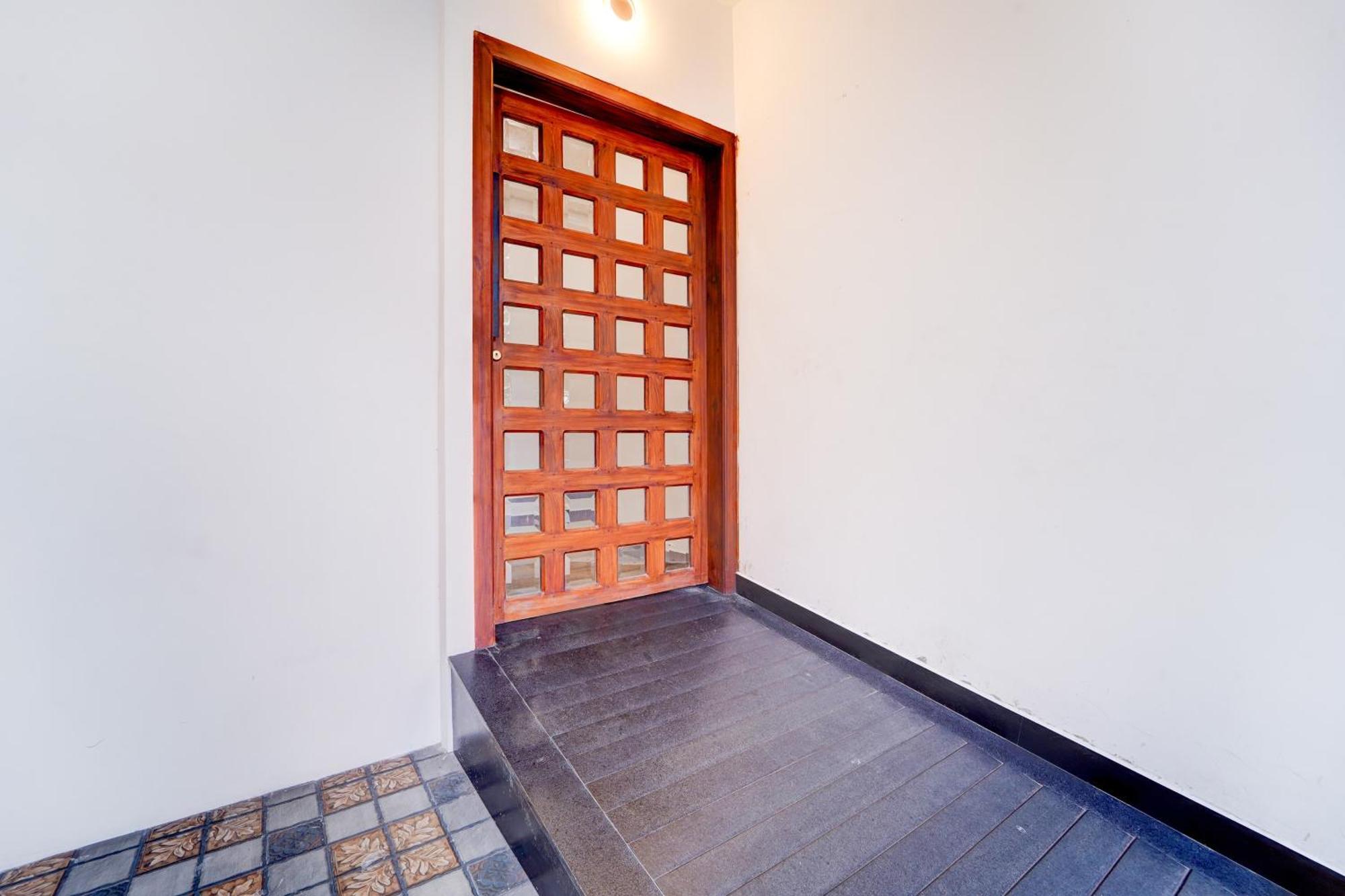 Super O Gandhi Nagar Near South Railway Backgate Hotel 3*