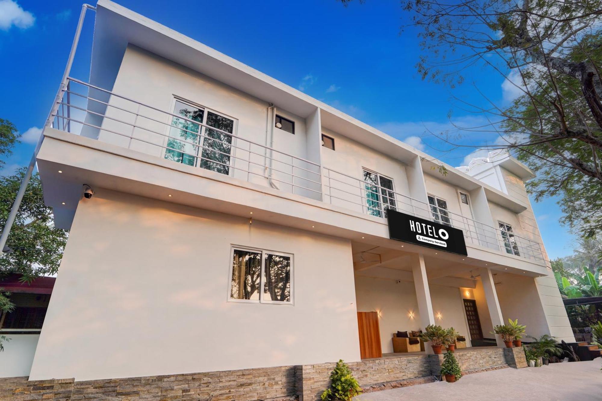 Hotel Super O Gandhi Nagar Near South Railway Backgate 3*