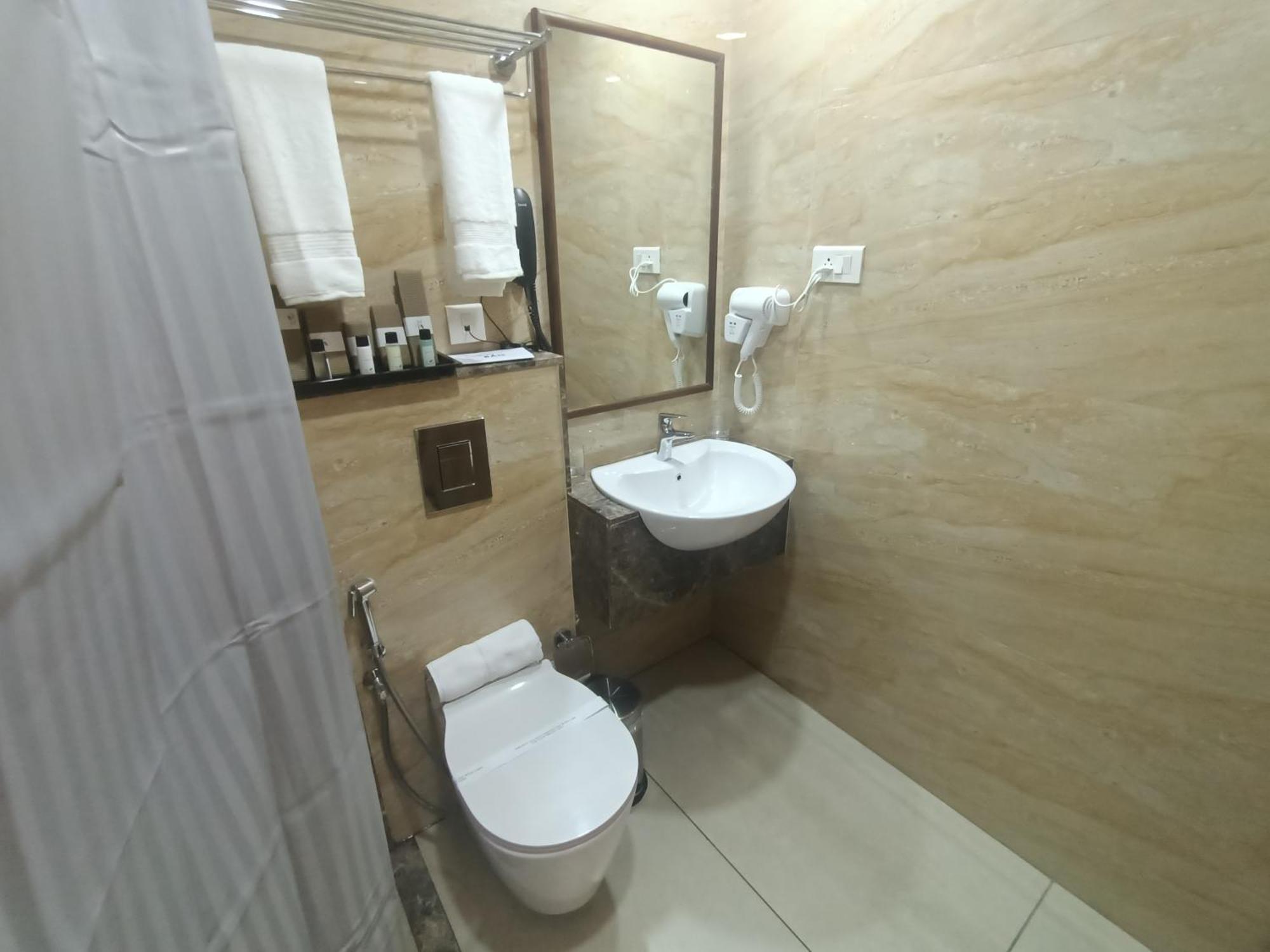 Seashell - Marine Drive Hotel Kochi