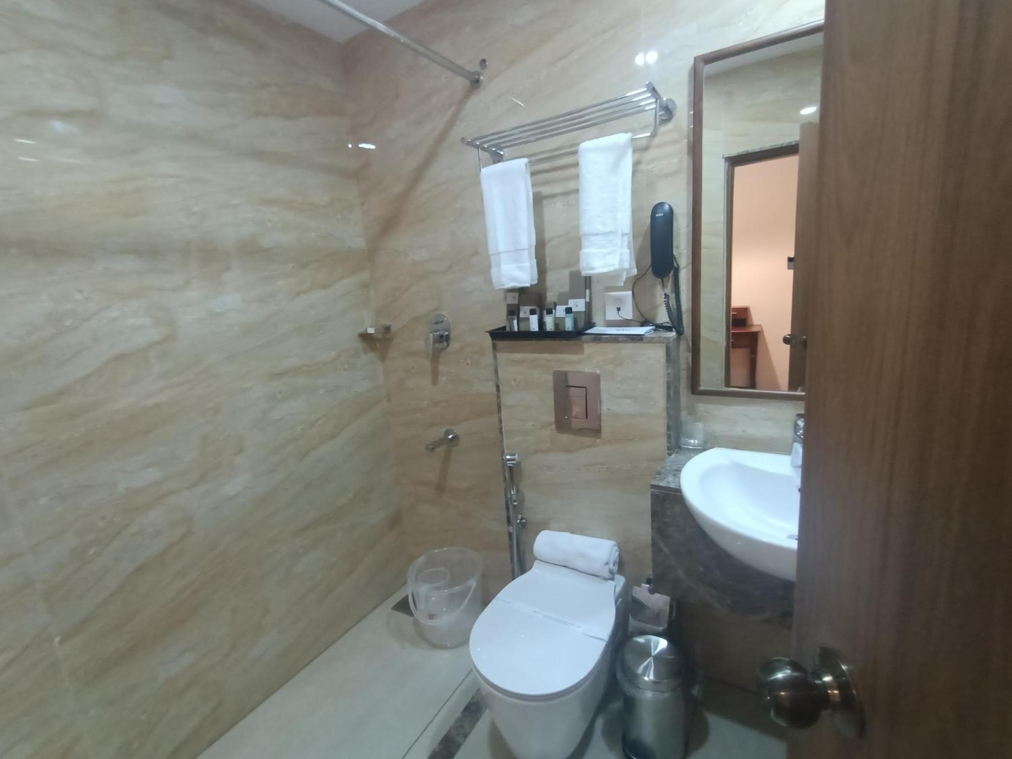 Hotel Seashell - Marine Drive Kochi
