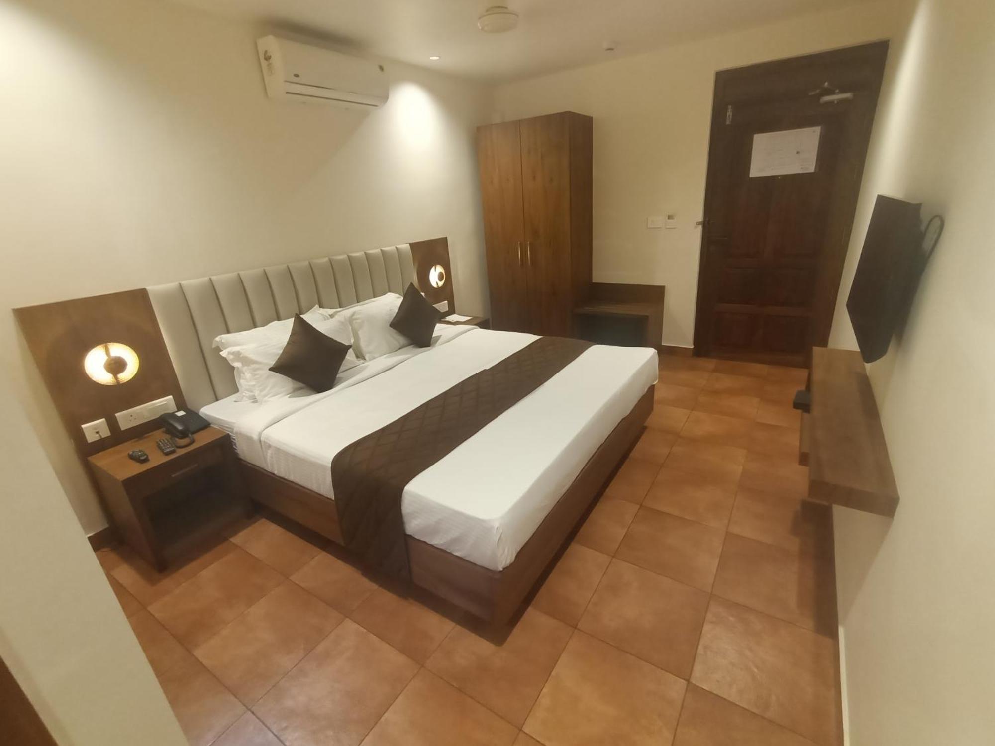 Hotel Seashell - Marine Drive 3*