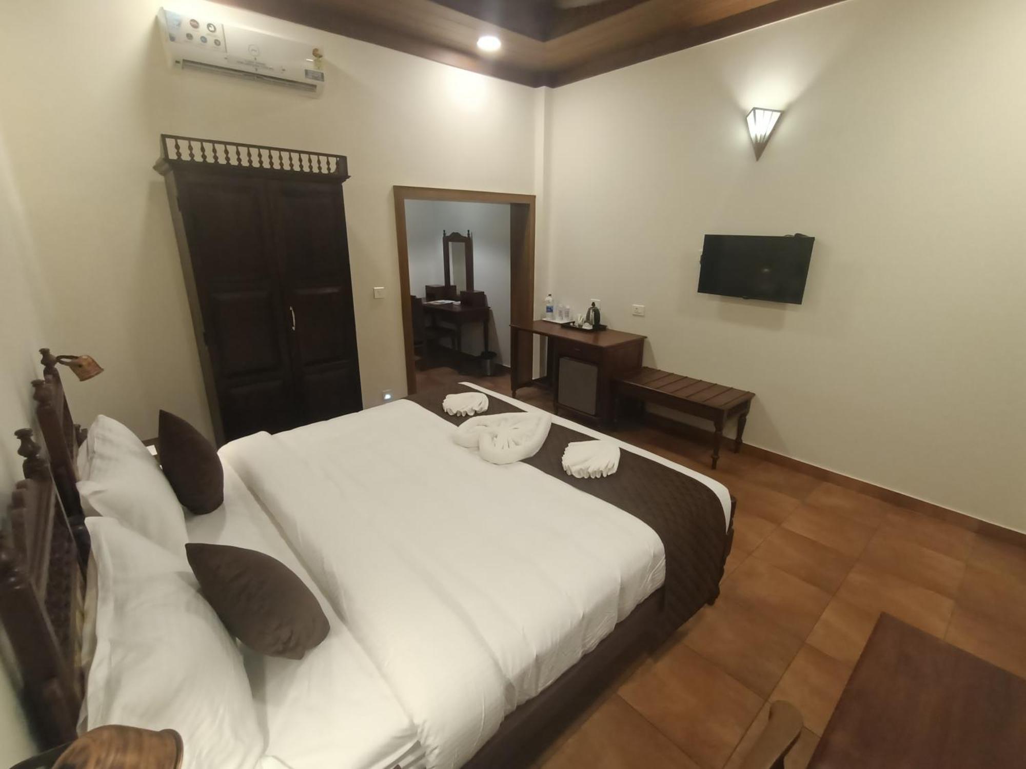Seashell - Marine Drive Hotel Kochi