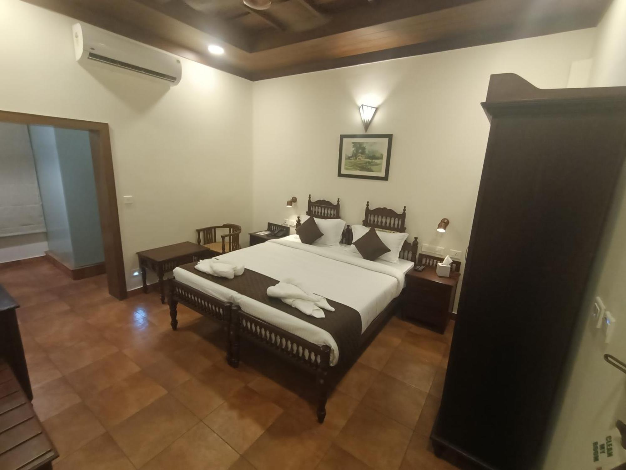 Hotel Seashell - Marine Drive Kochi