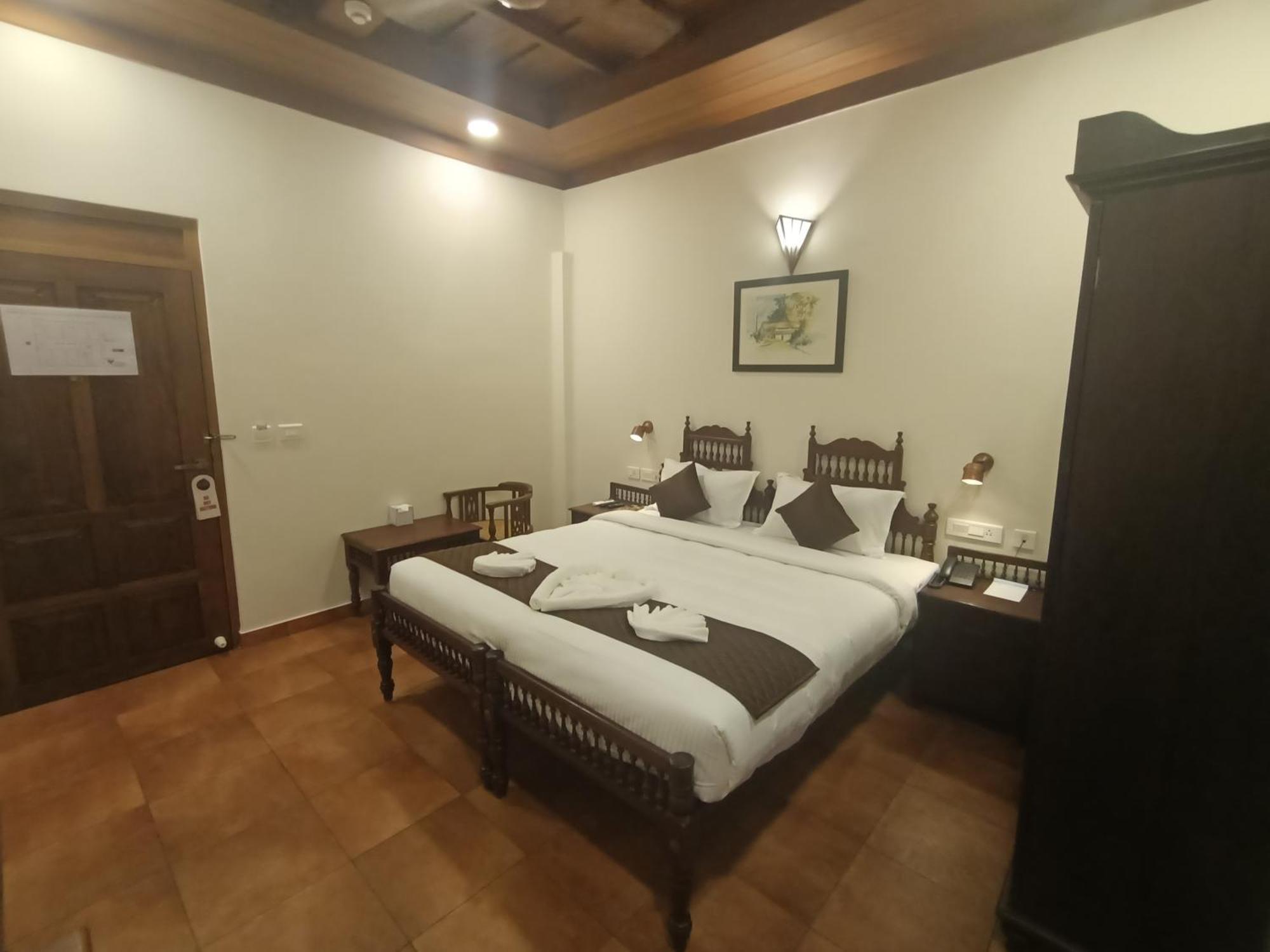 Seashell - Marine Drive Hotel Kochi