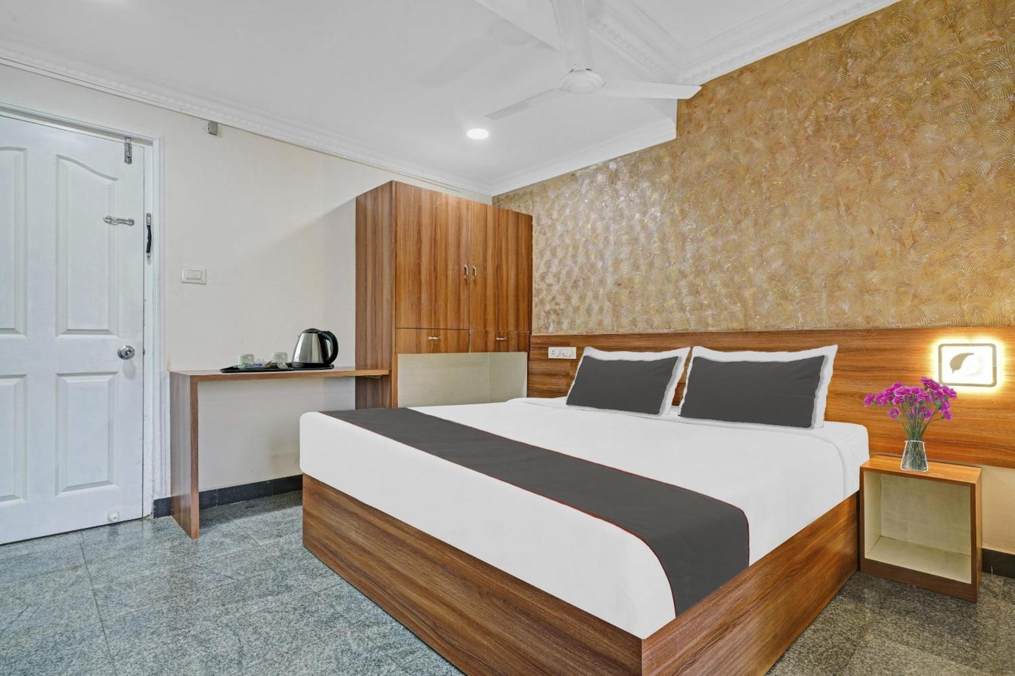 Capital O Rayan Plaza 3* Kochi