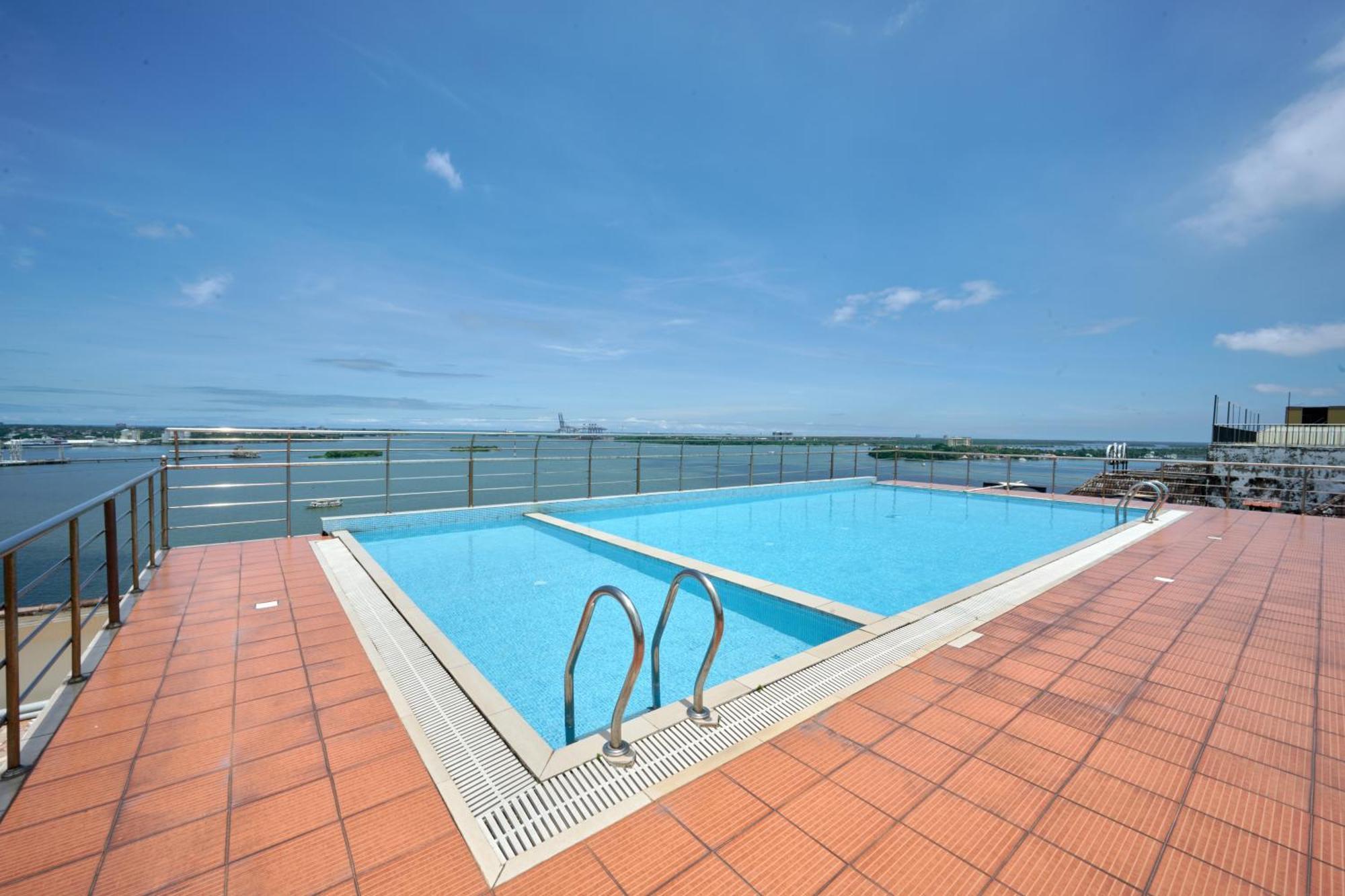 Bayview Retreat Premium At Marine Drive Apartment Kochi