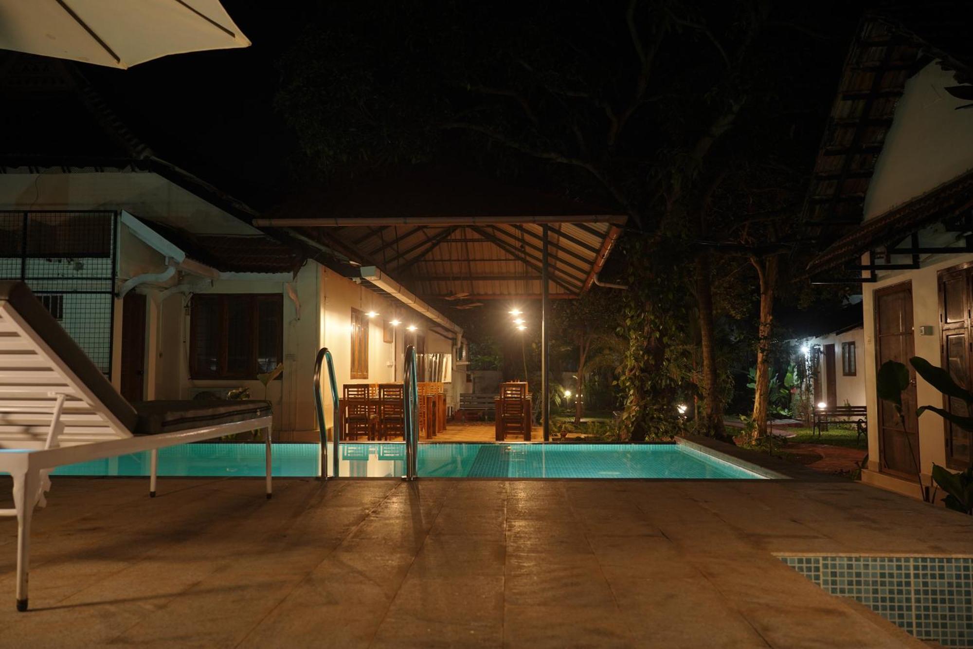 Hotel Alfred Place 2*