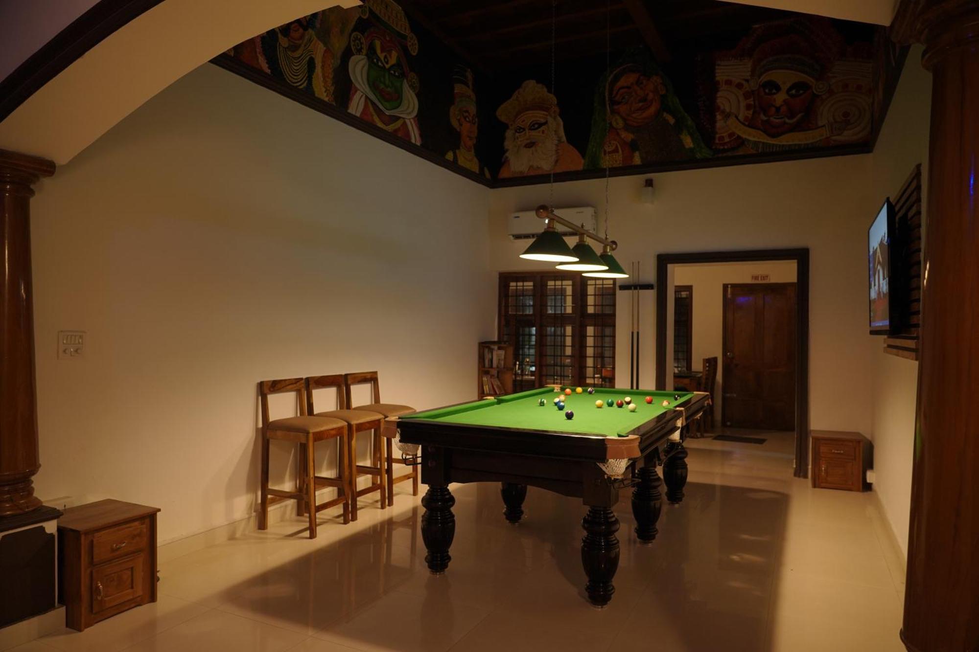Hotel Alfred Place 2*