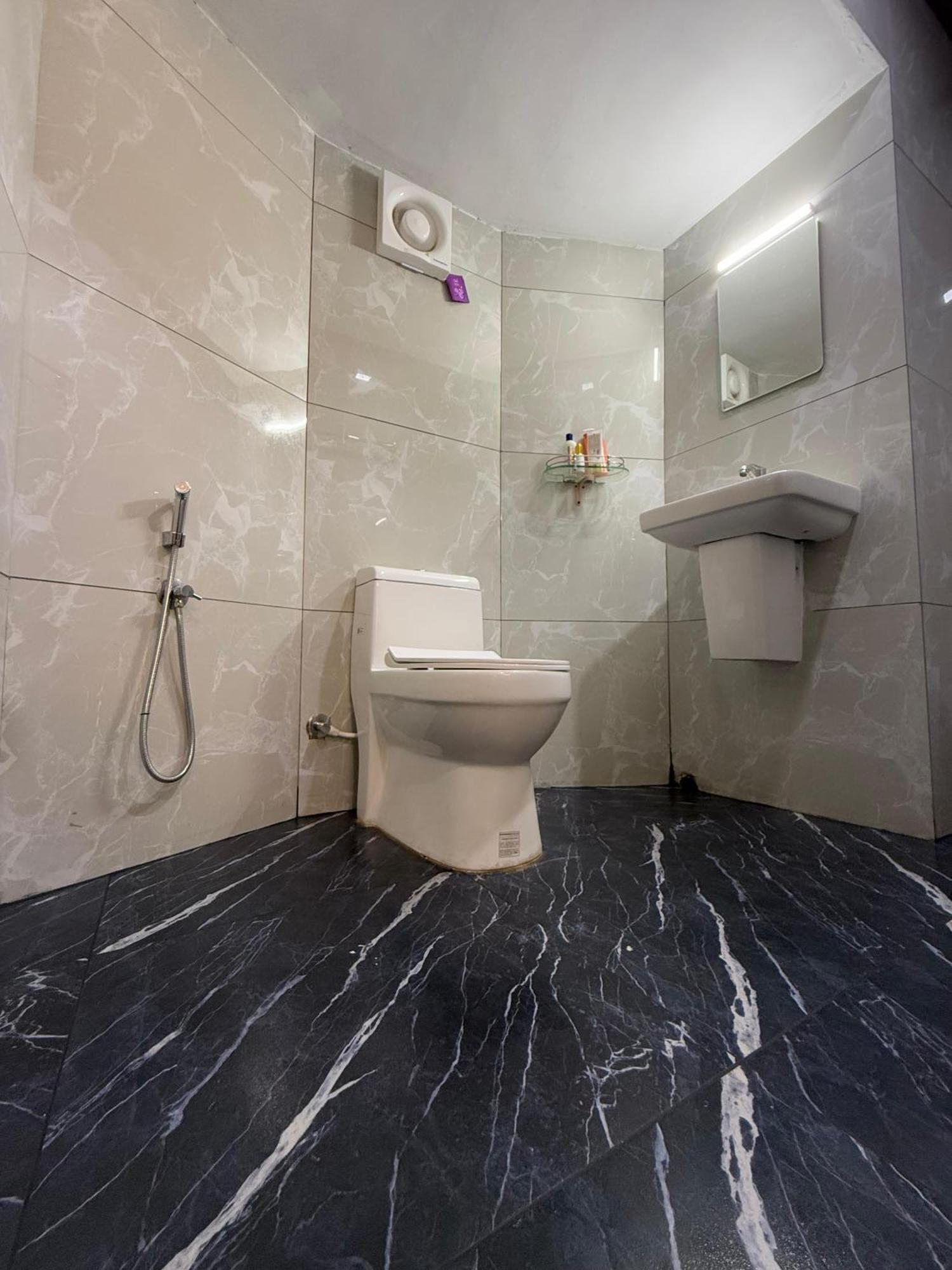 Queens Residency - *