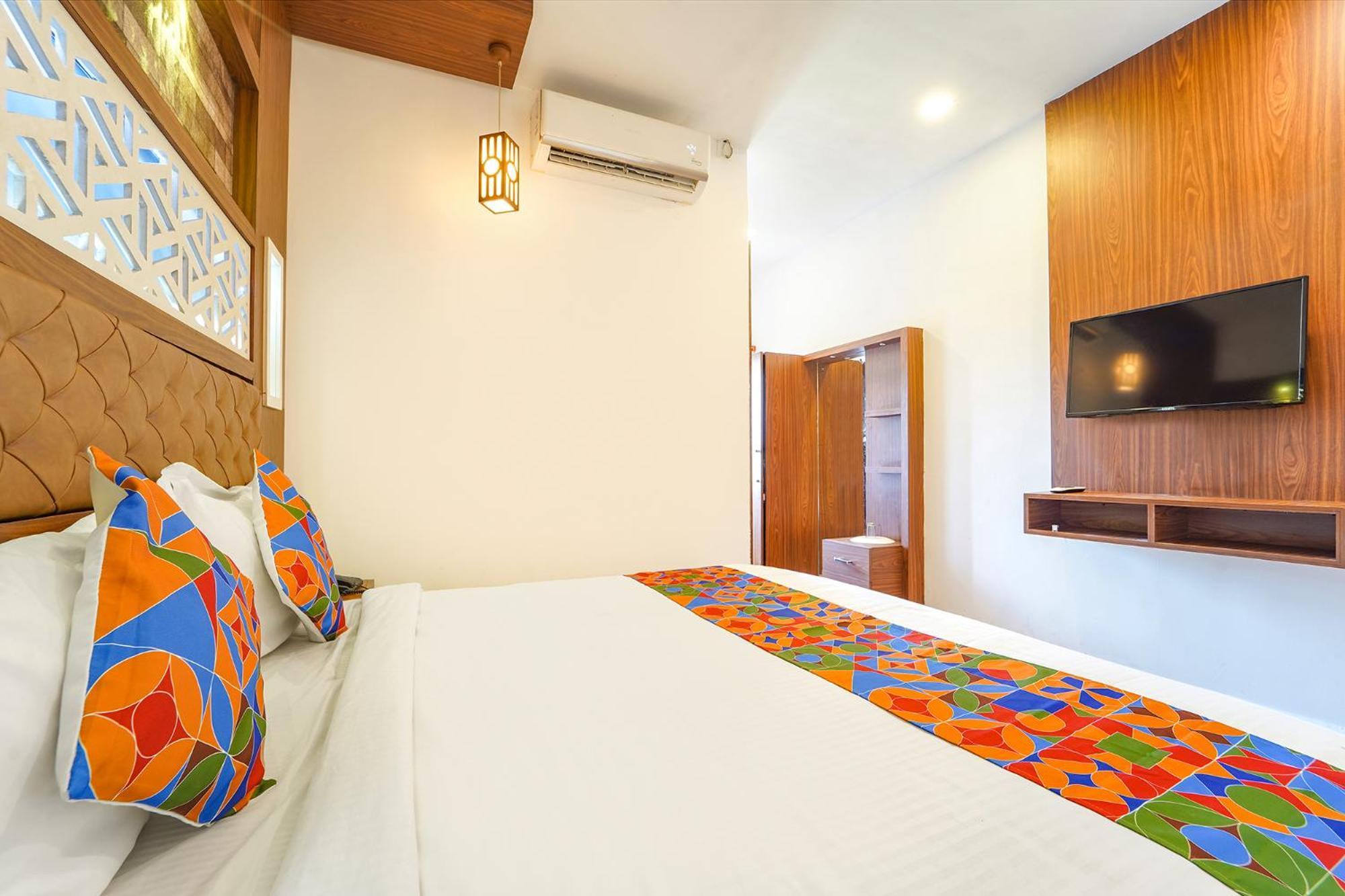 Fabhotel Qube Hotel 3*