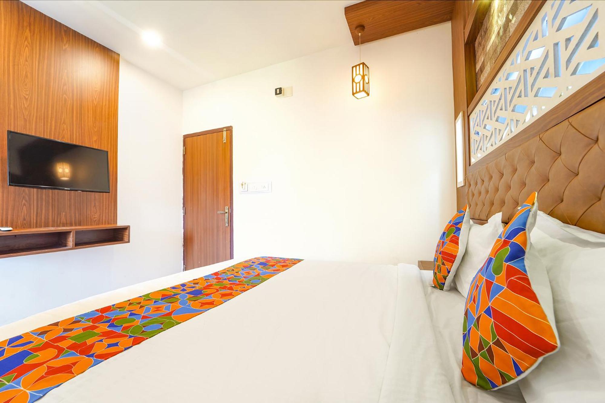 Hotel Fabhotel Qube