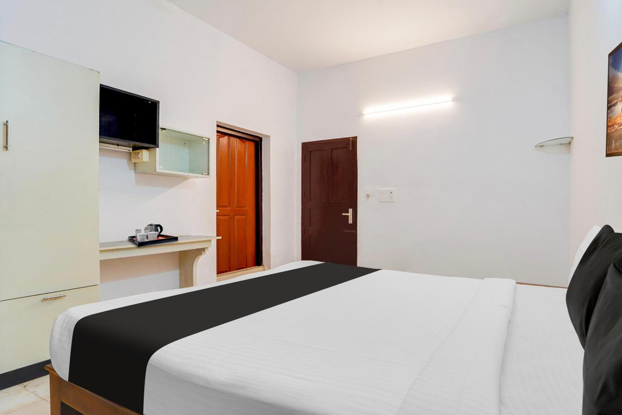 Super O Vazhakkala Hotel