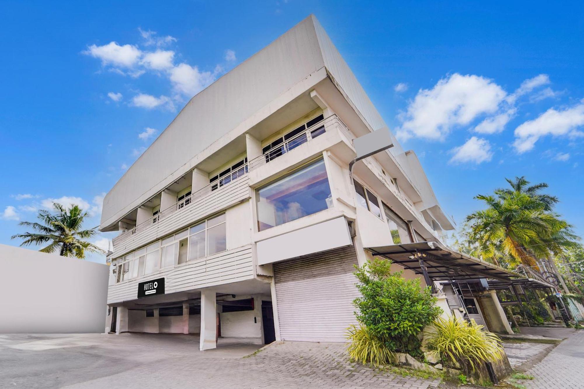 Super O Vazhakkala Hotel Kochi
