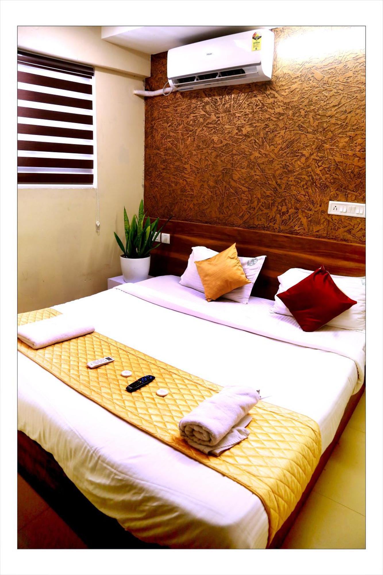 New Aliyans & Restaurant Hotel Kochi