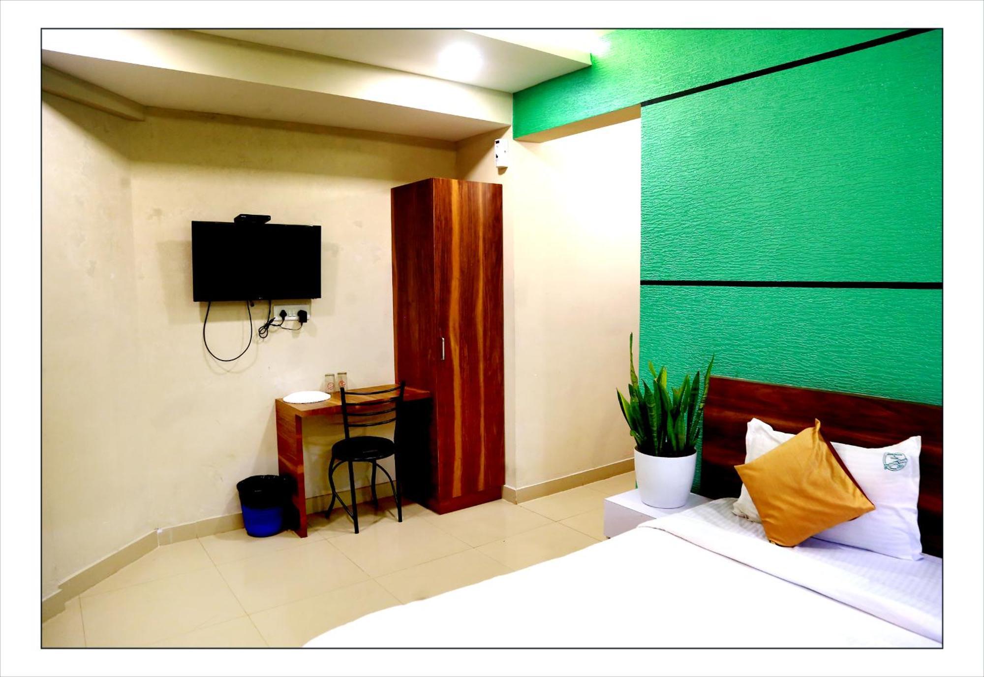 New Aliyans & Restaurant Hotel Kochi