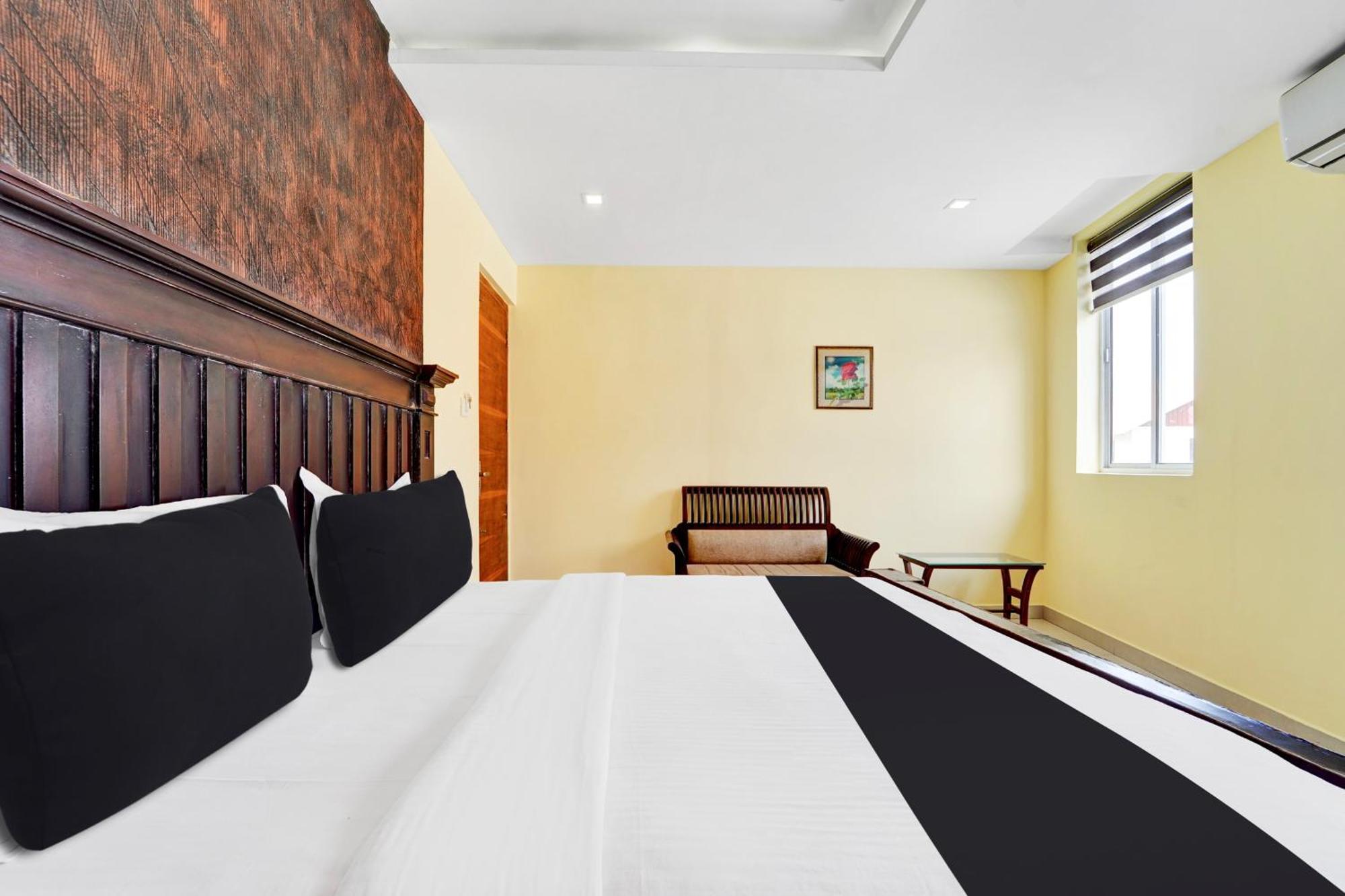 Super Townhouse Ernakulam North 3*