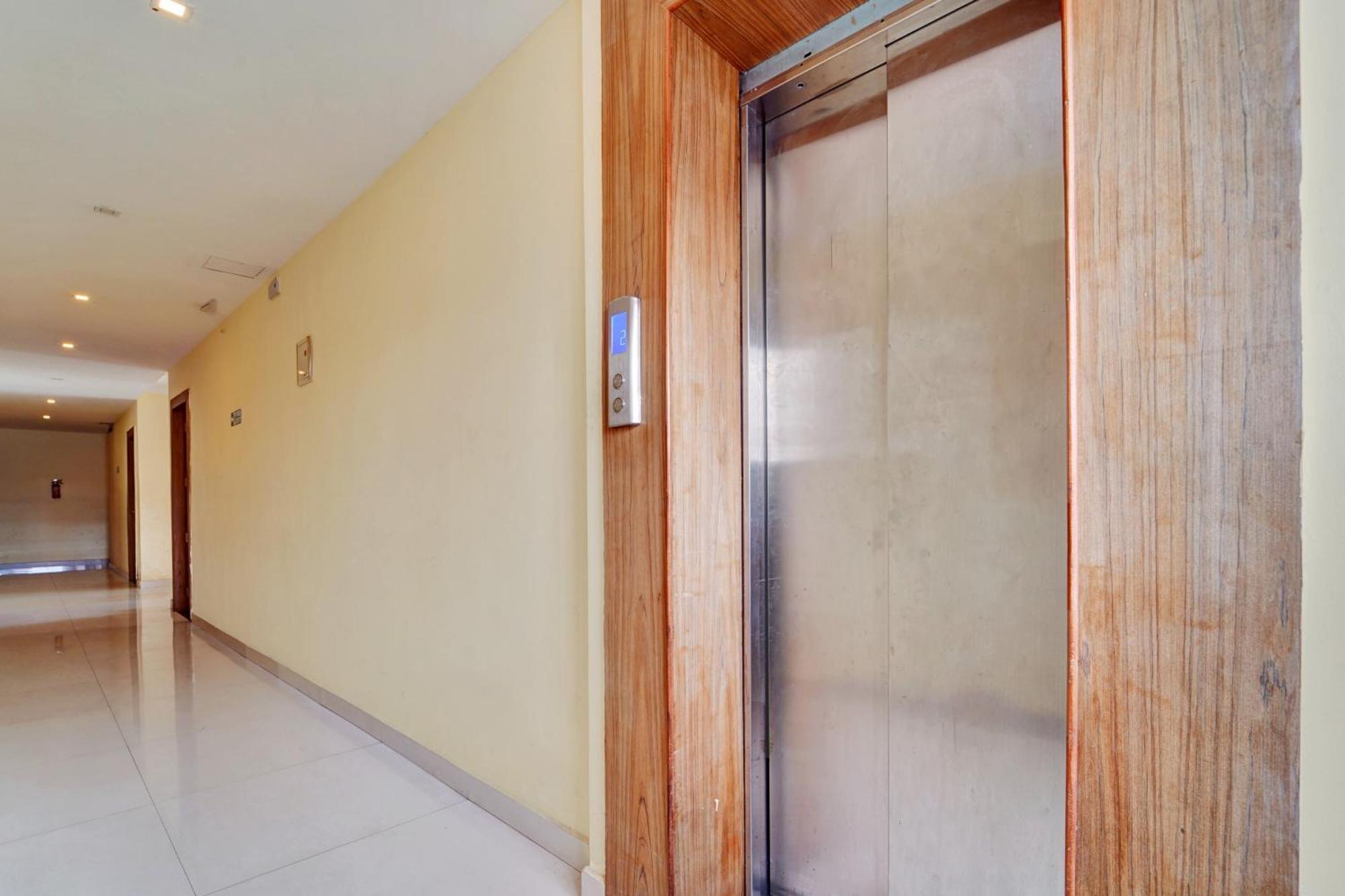 Super Townhouse Ernakulam North Hotel