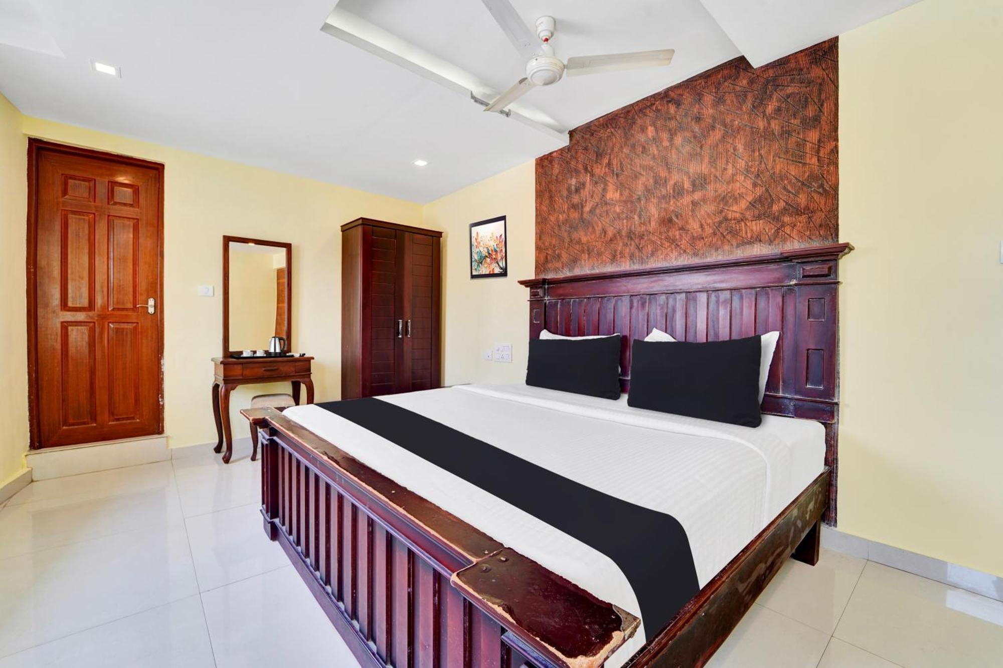 Super Townhouse Ernakulam North 3*
