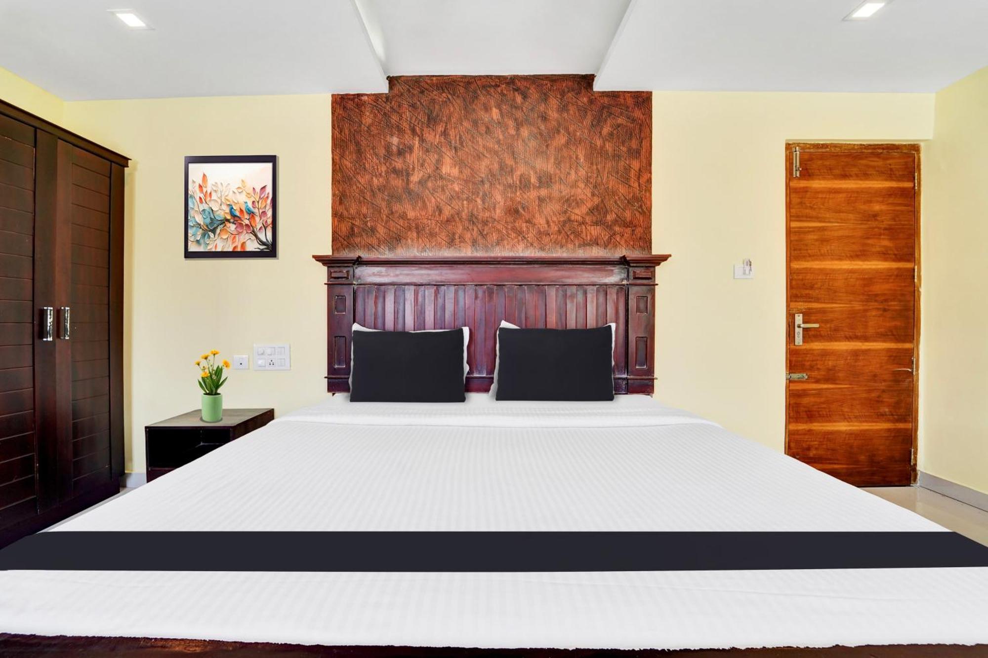 Super Townhouse Ernakulam North Kochi