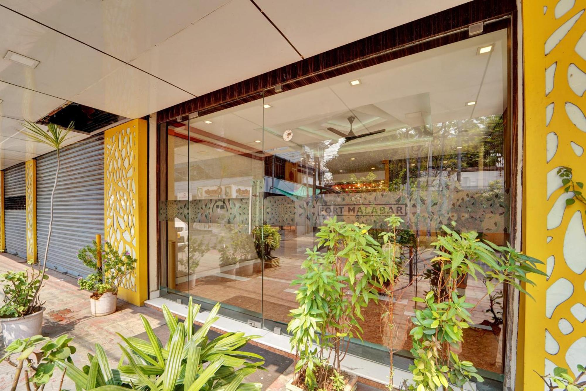 Super Townhouse Ernakulam North