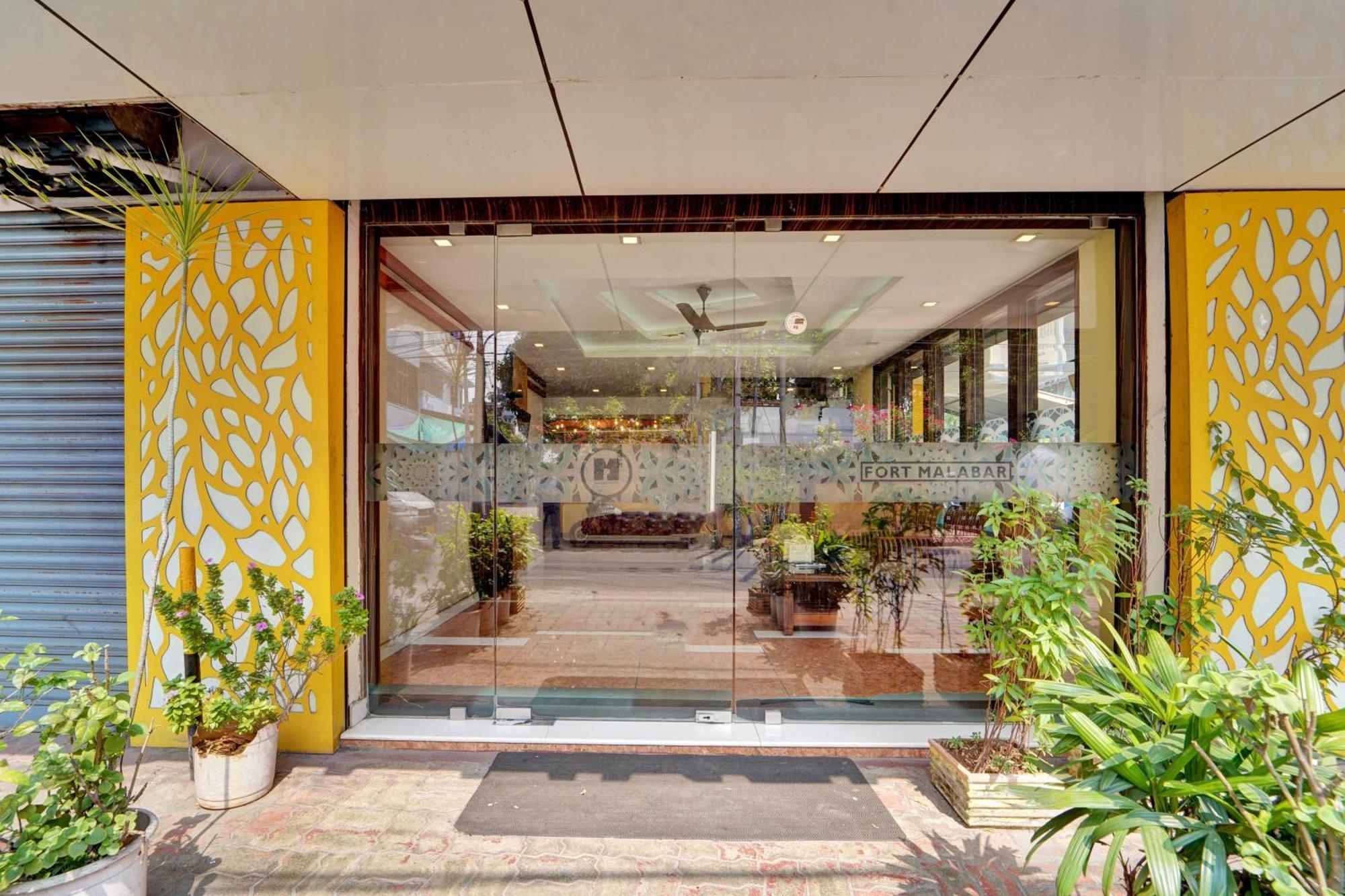 Hotel Super Townhouse Ernakulam North