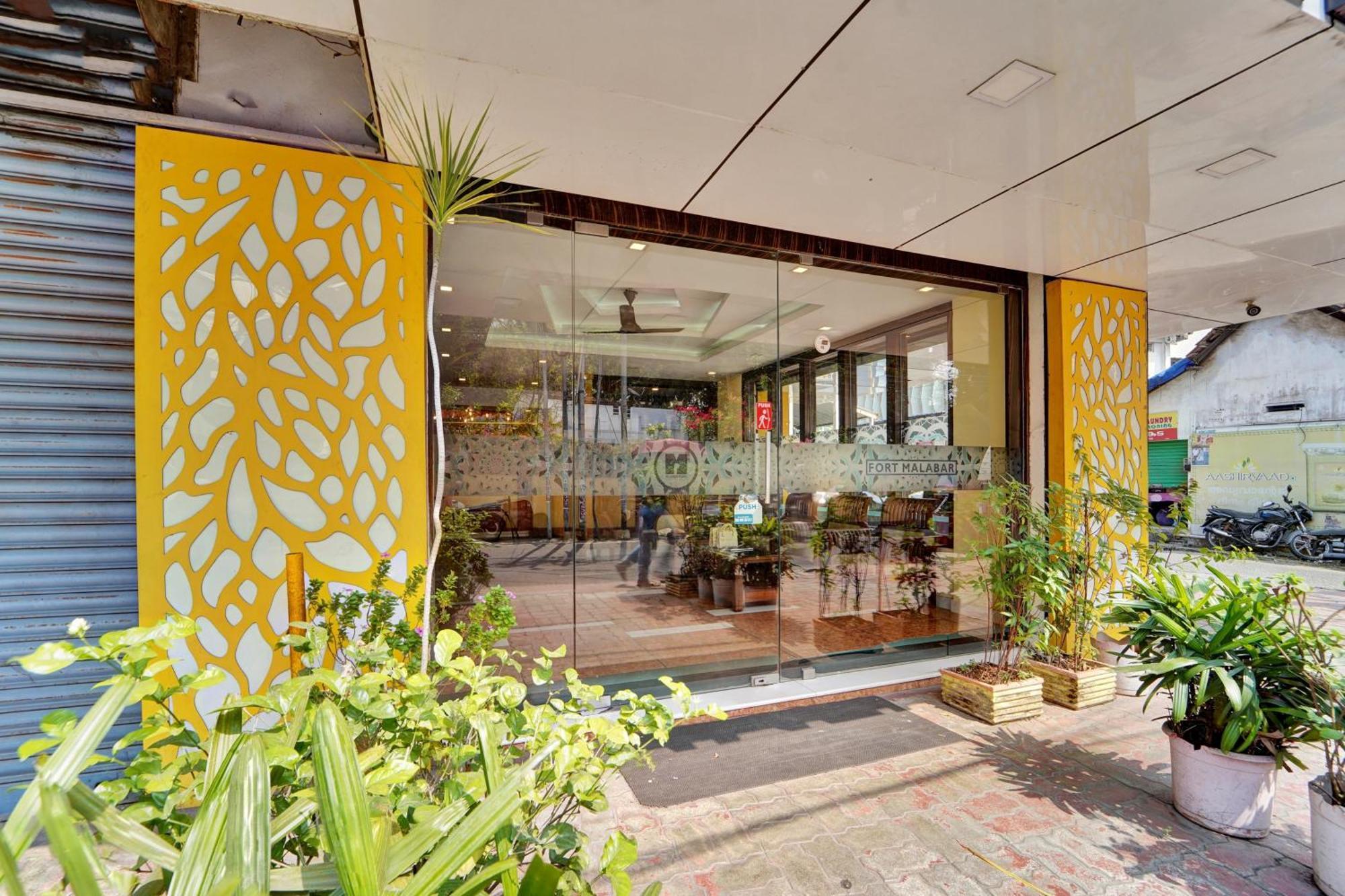 Hotel Super Townhouse Ernakulam North 3*