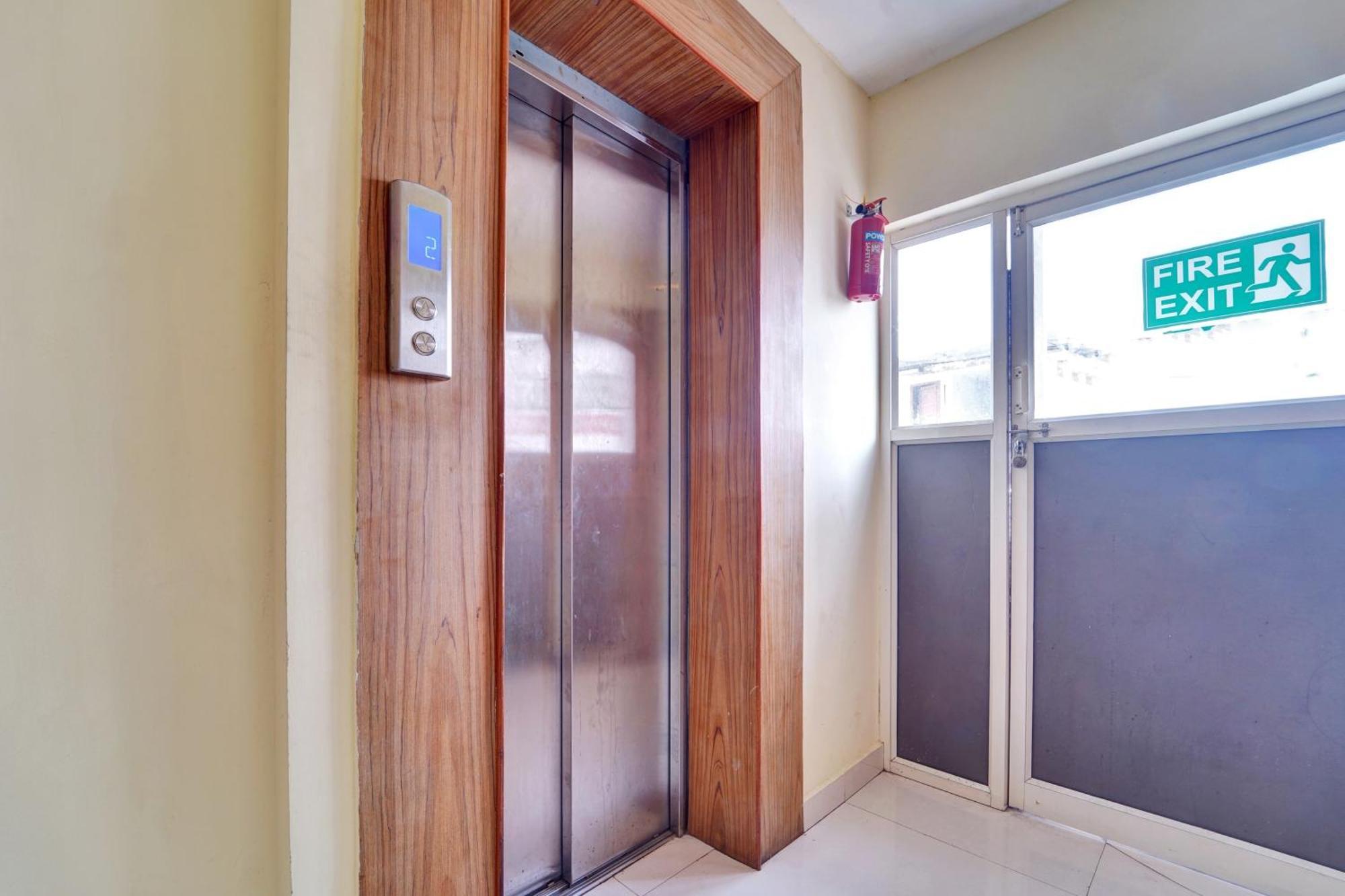 Super Townhouse Ernakulam North Hotel