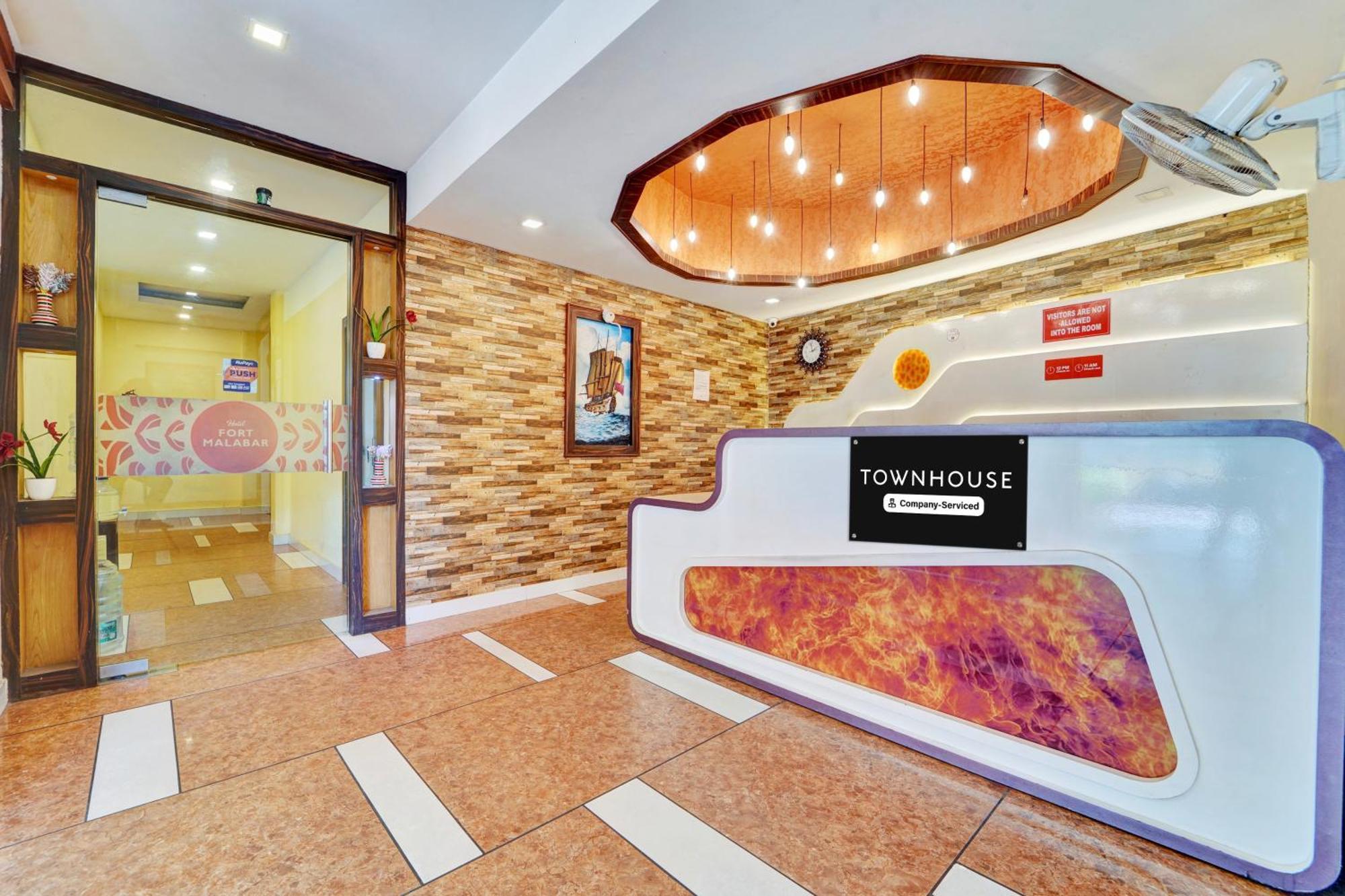 Super Townhouse Ernakulam North 3*