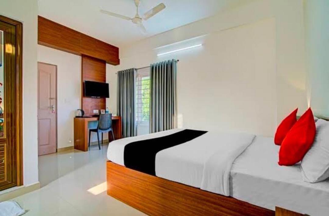 Hotel Phoenix Holidays Kochi