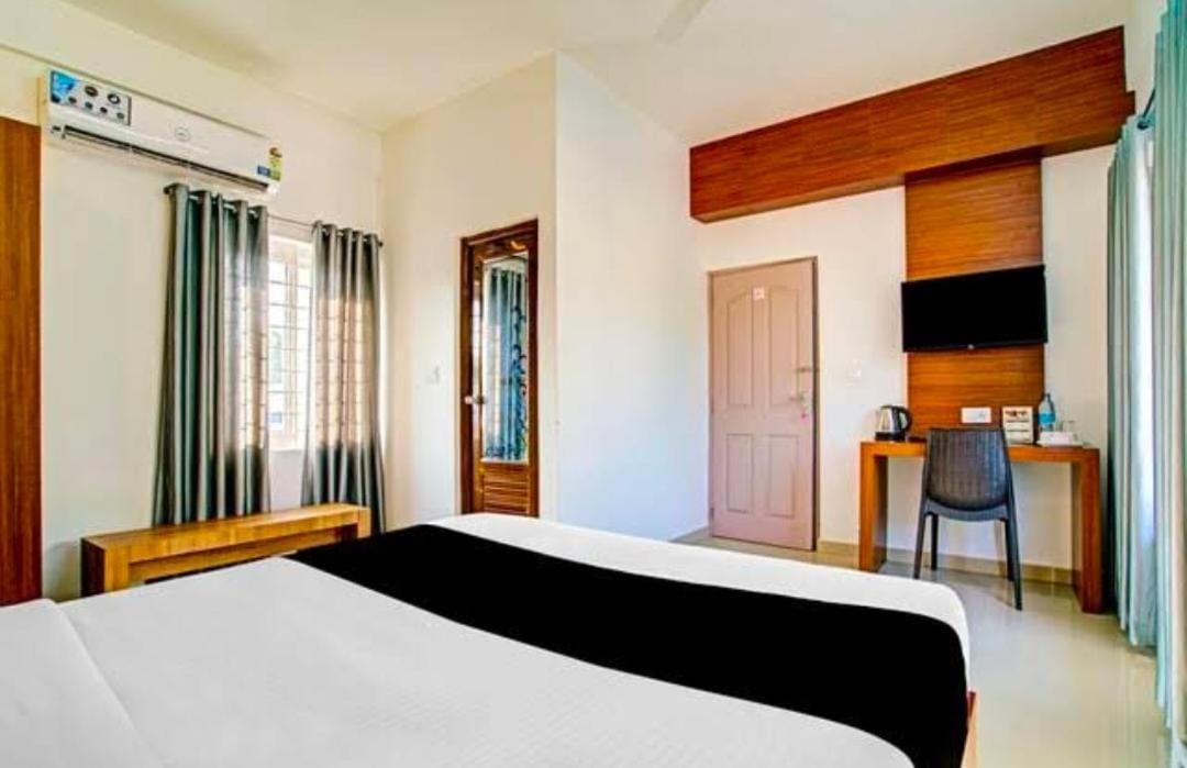 Phoenix Holidays Hotel Kochi