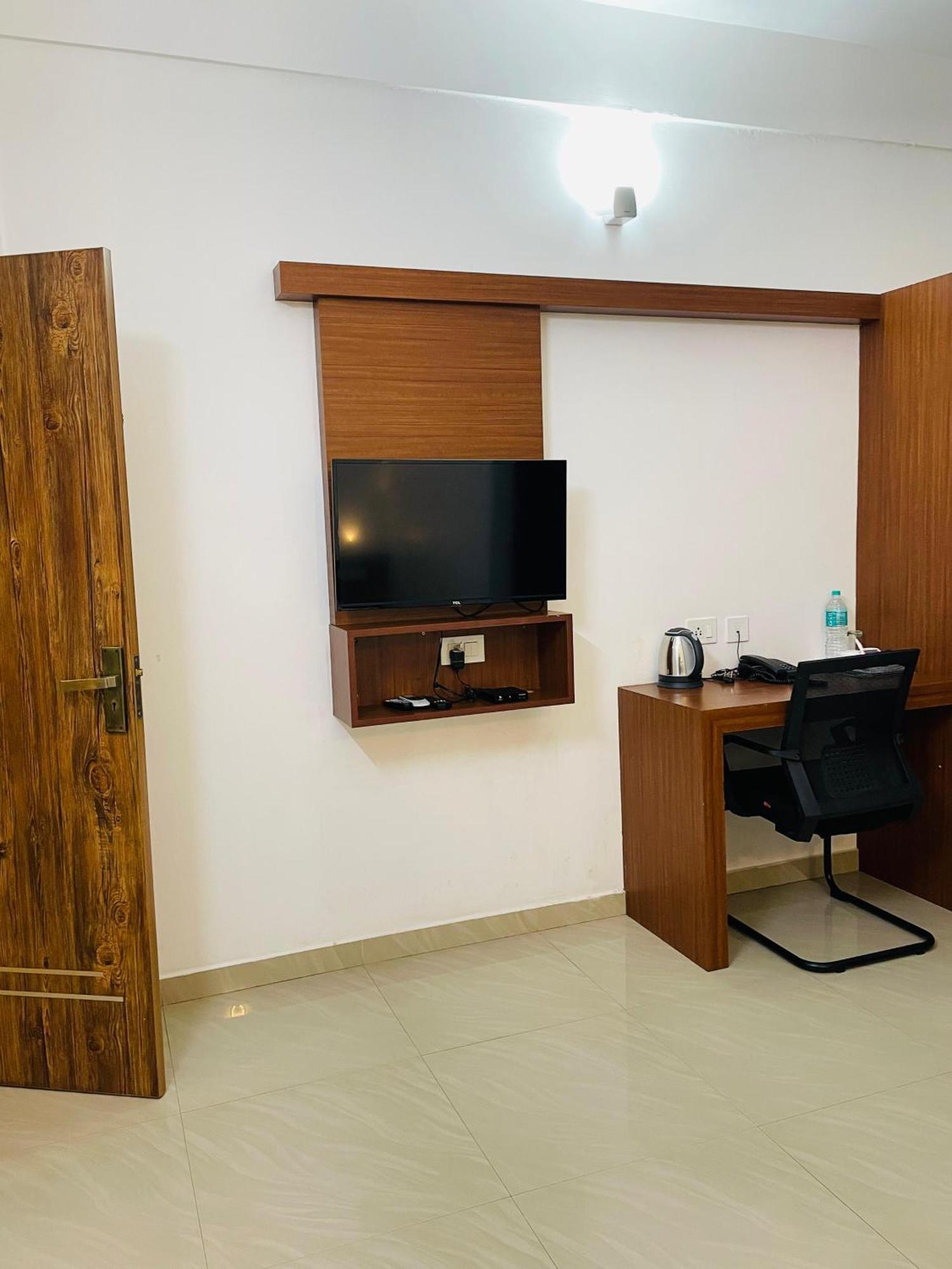 Phoenix Holidays Hotel 3*