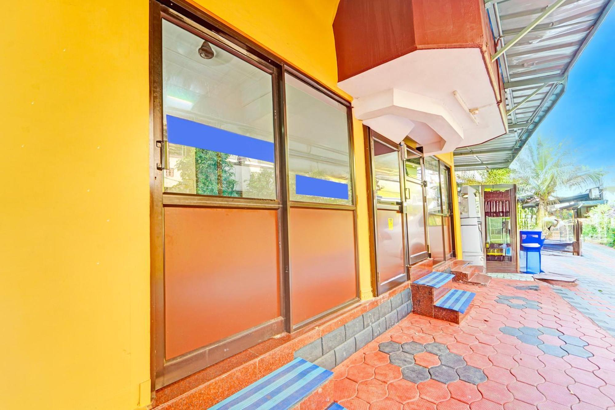 Hotel Super O Thammanam Kochi