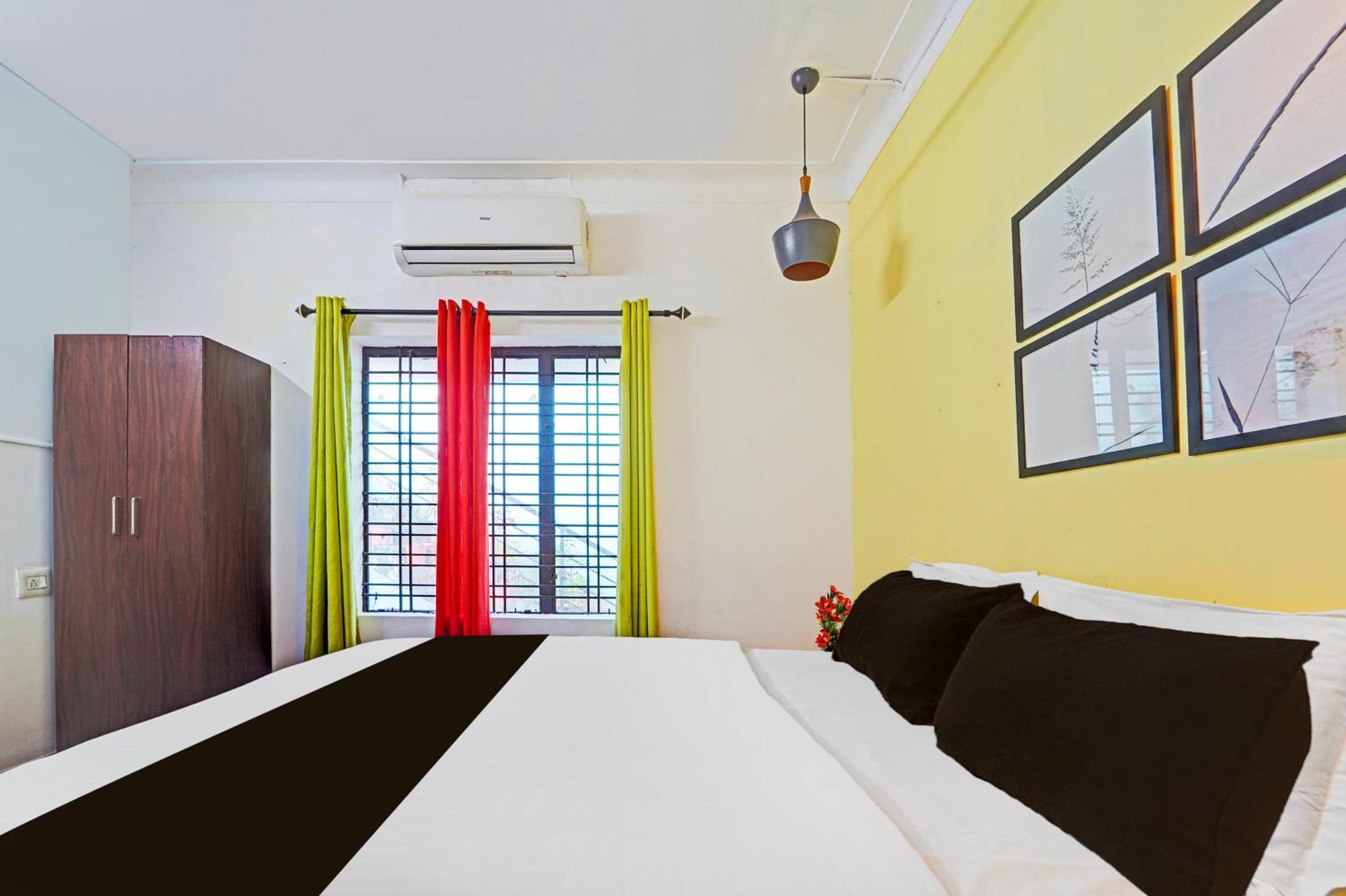 Super O Thammanam Hotel Kochi