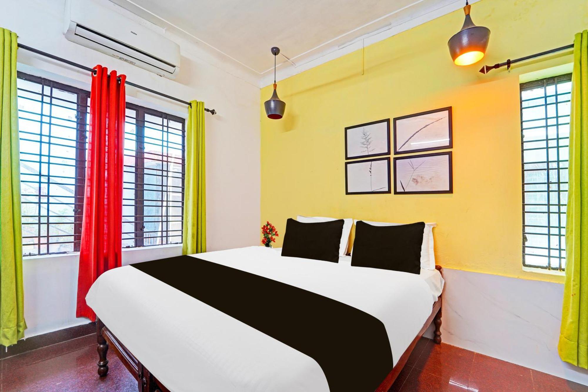 Hotel Super O Thammanam *