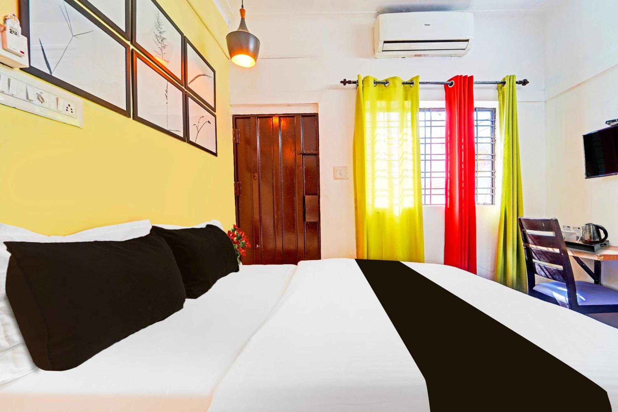 Super O Thammanam Hotel Kochi