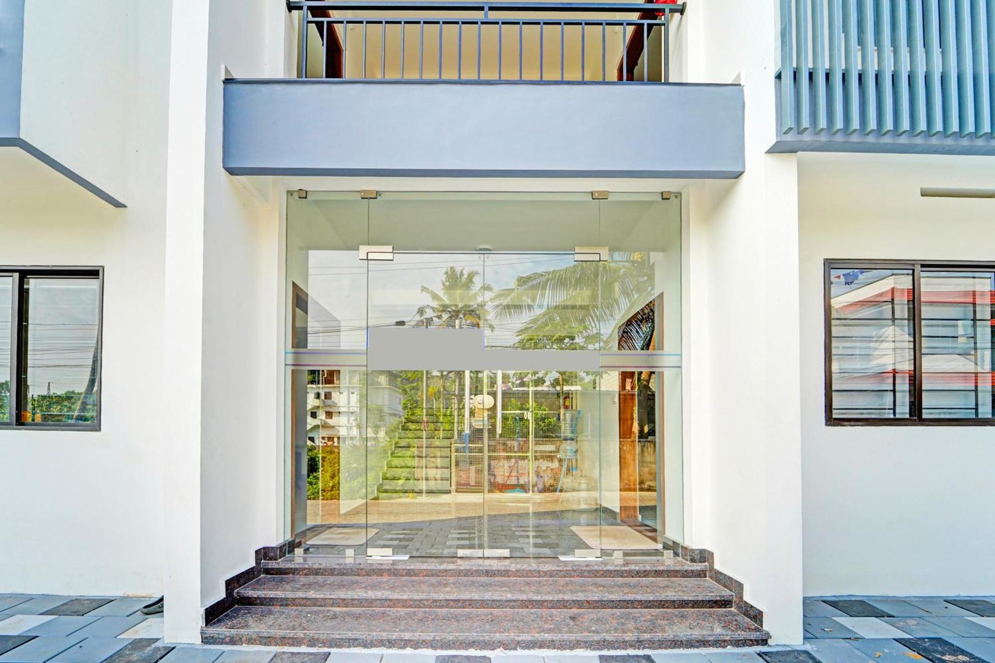 Super O Kalamassery Near Medical College 4* Kochi