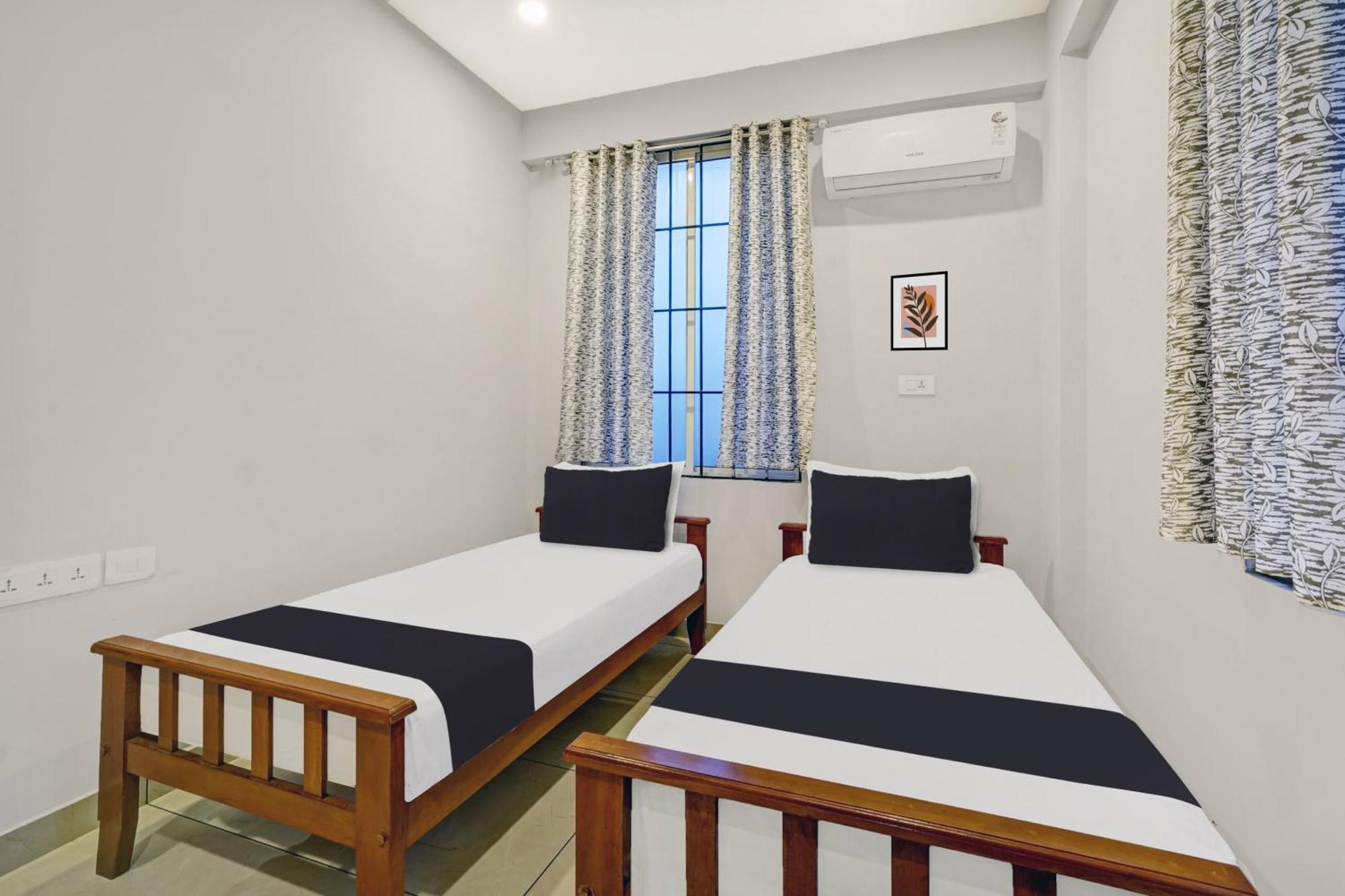 O Pukkattupady Aluva East Hotel