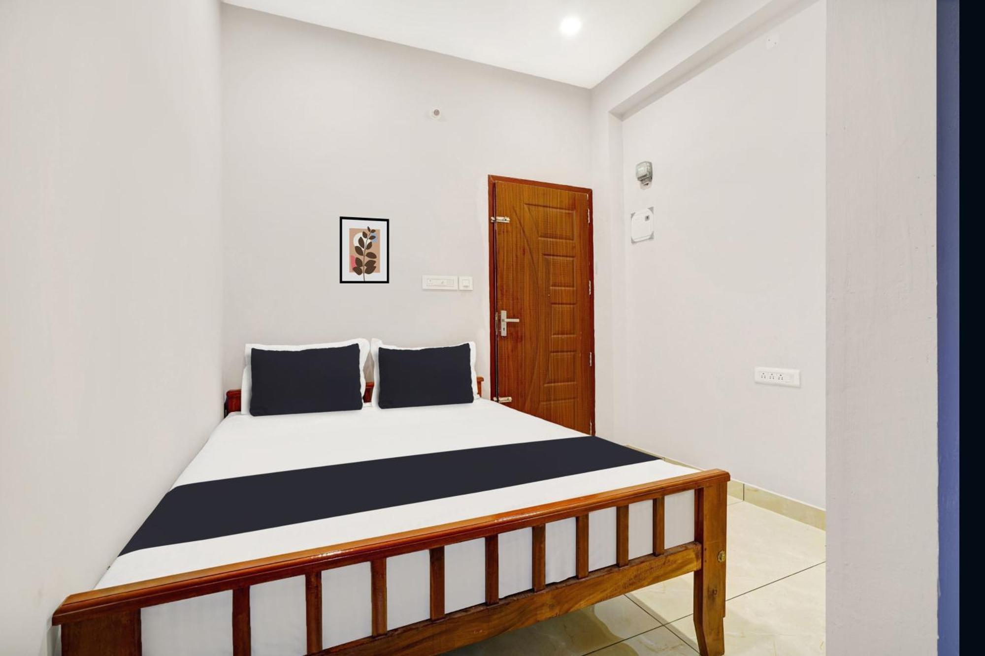 Hotel O Pukkattupady Aluva East