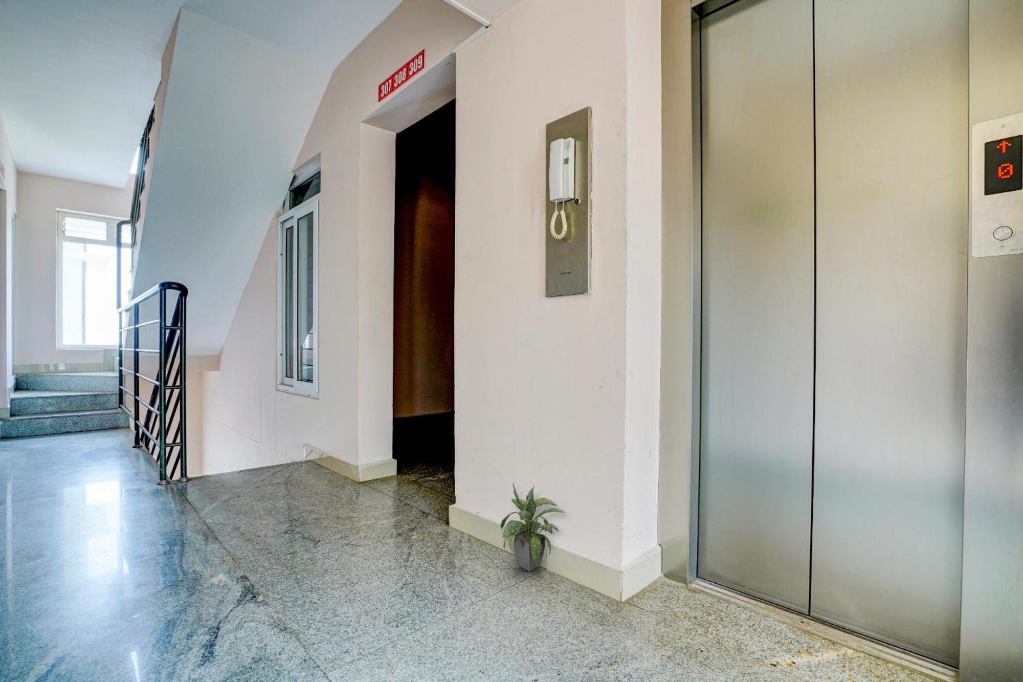 Hotel Super Collection O Premium Crystal Residency Kochi