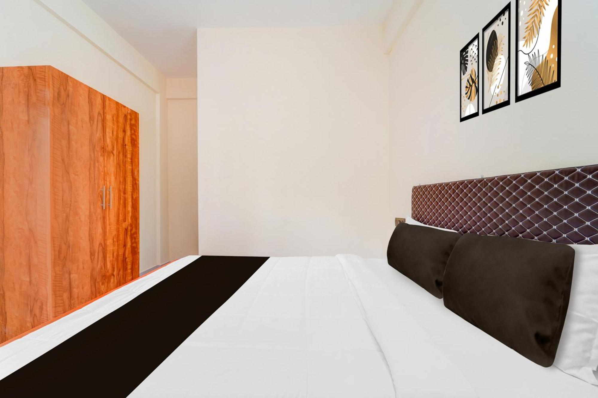 Super O Hmt Colony Formerly Pullans Arcade Hotel Kochi