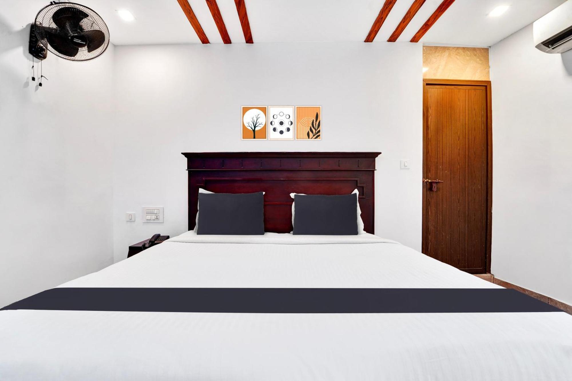 Super O Ernakulam Near North Railway Station Hotel