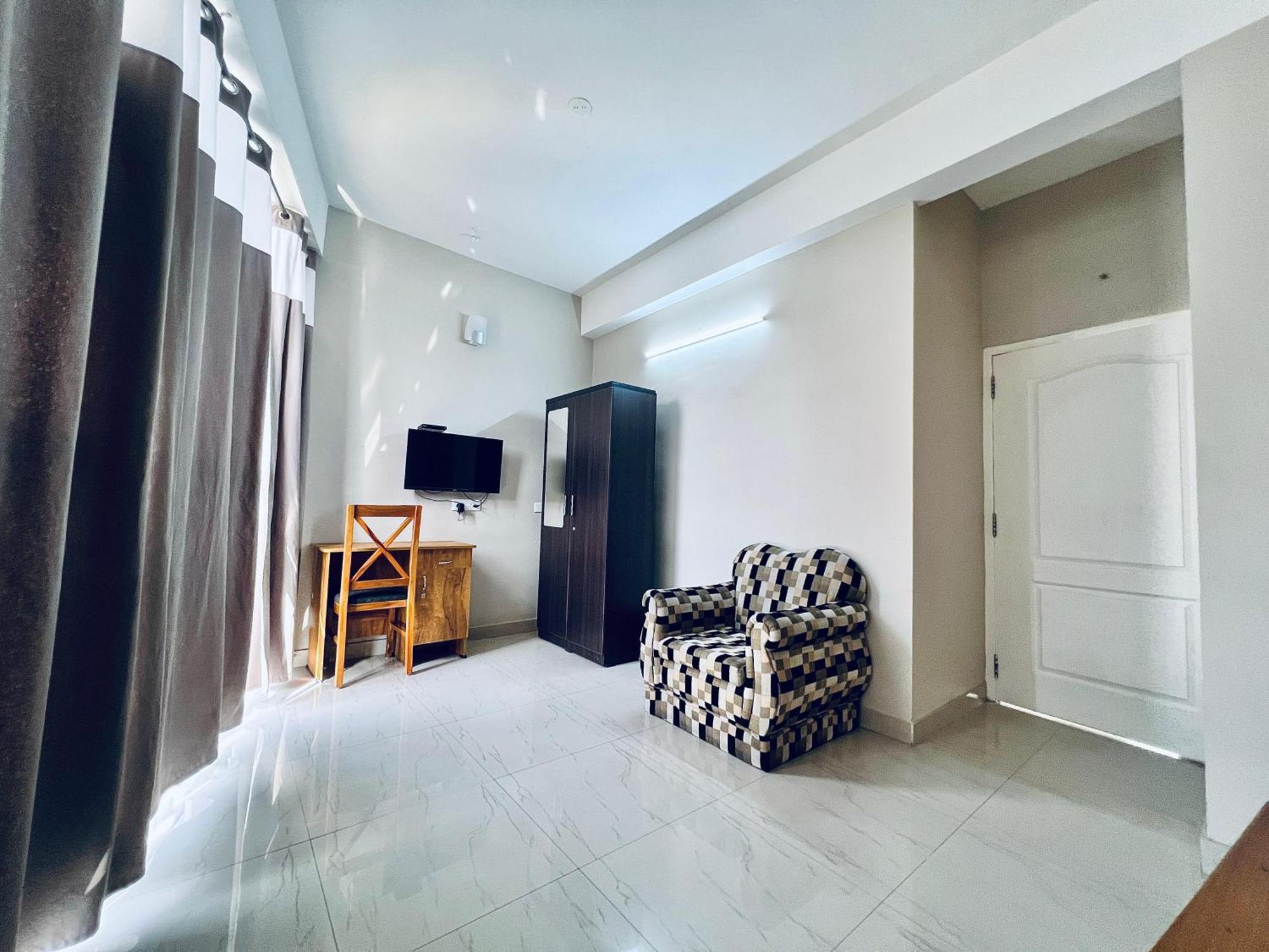 Solo Simrin Arcade Kadavanthra * Kochi