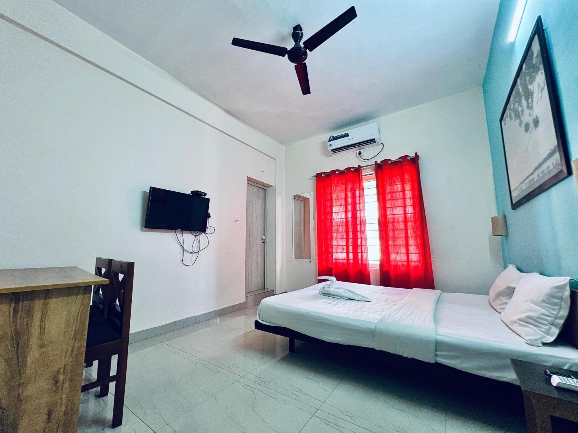 Solo Simrin Arcade Kadavanthra * Kochi