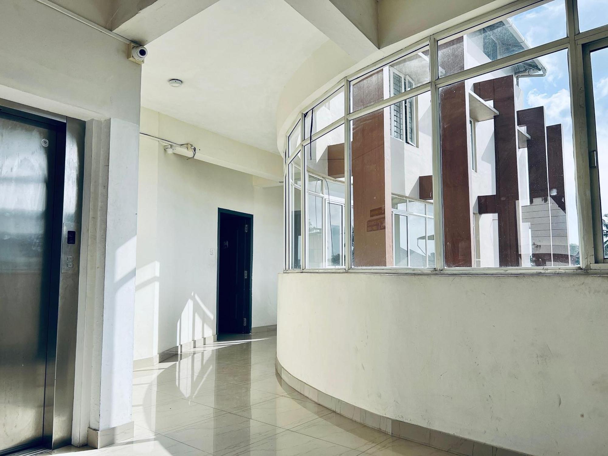 Solo Simrin Arcade Kadavanthra Apartment