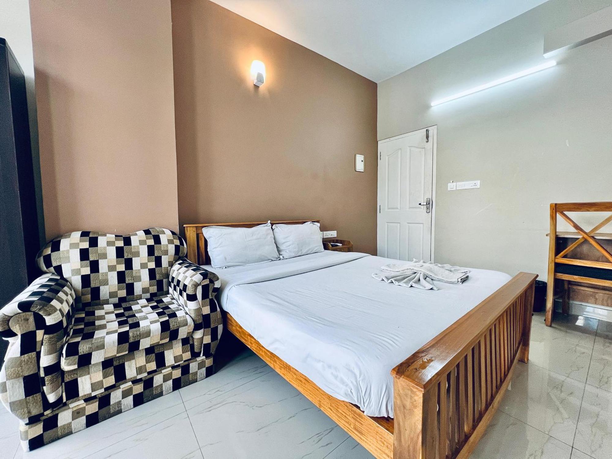 Apartment Solo Simrin Arcade Kadavanthra Kochi