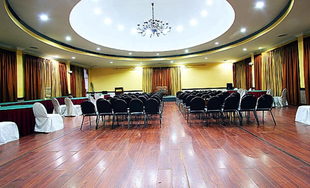 The Woods Manor Mg Road Hotel