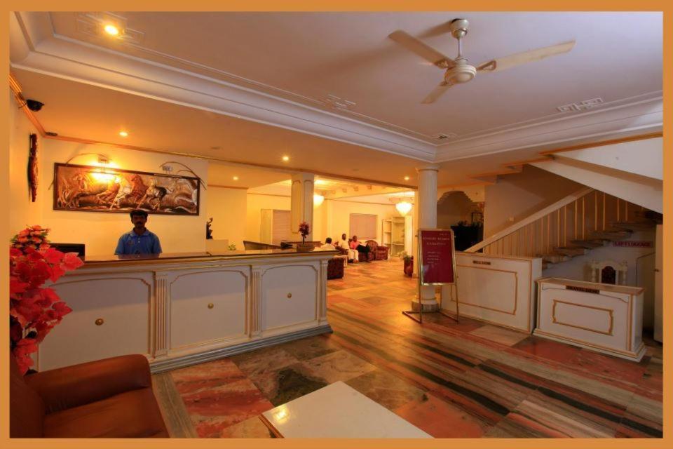 Super Townhouse Malabar Illam