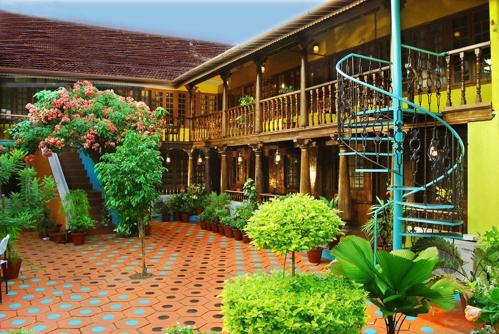 Rossitta Wood Castle Bed & Breakfast
